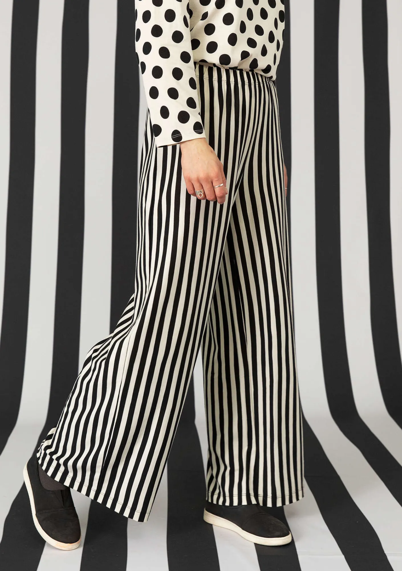 Gudrun Sjödén Hosen>Gestreifte Jerseyhose aus Bio-Baumwolle/Modal Schwarz-feder