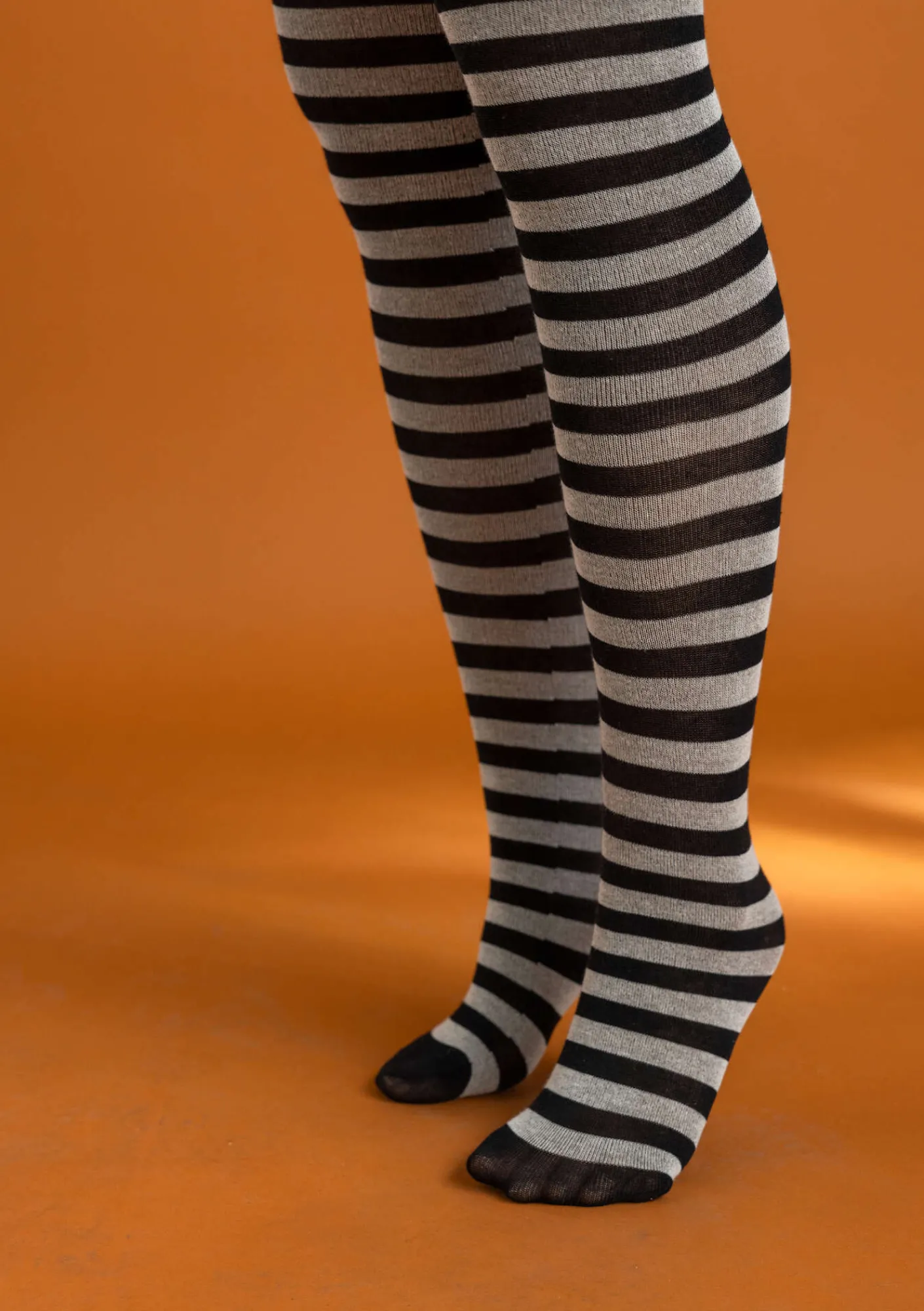 Gudrun Sjödén Accessoires>Gestreifte Strumpfhose aus Bio-Baumwolle Schwarz-ungebleicht
