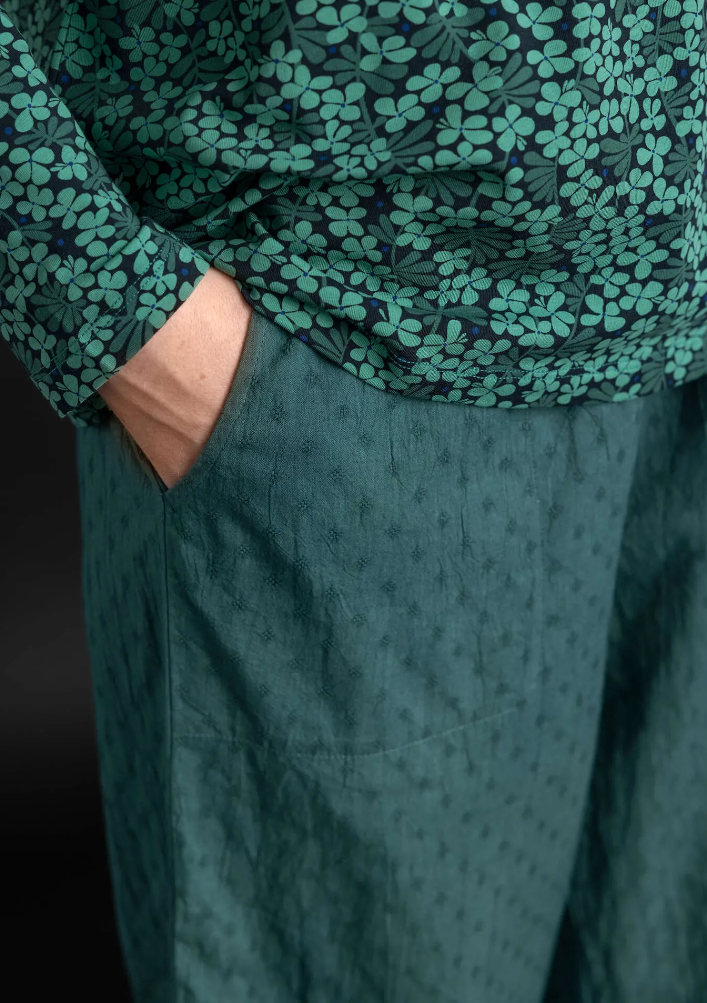 Gudrun Sjödén Hosen>Hose aus Bio-Baumwolldobby Opalgrün