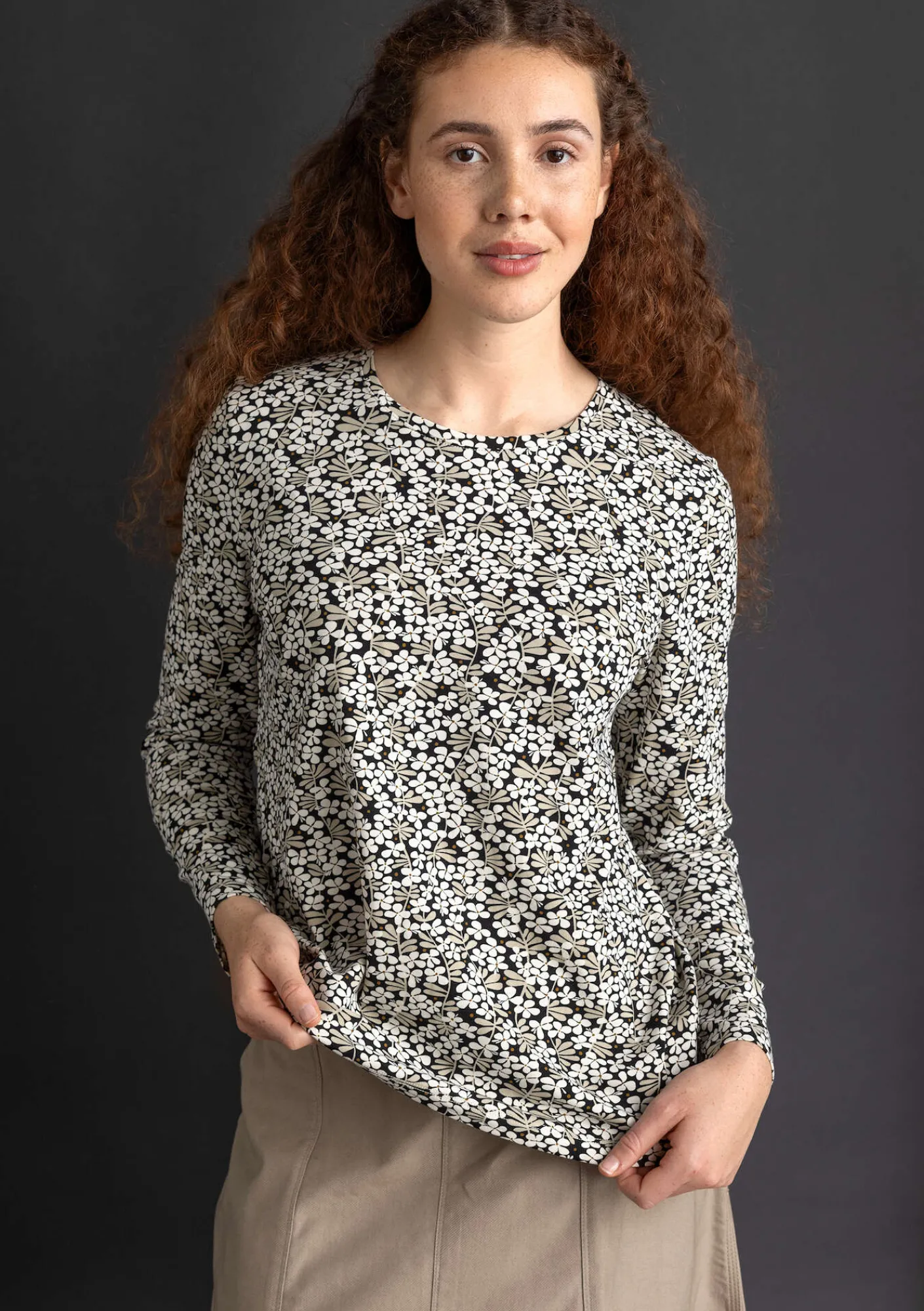 Gudrun Sjödén Pullover & Shirts>Jerseyshirt „Ylva“ aus Bio-Baumwolle/Elasthan Schwarz-gemustert