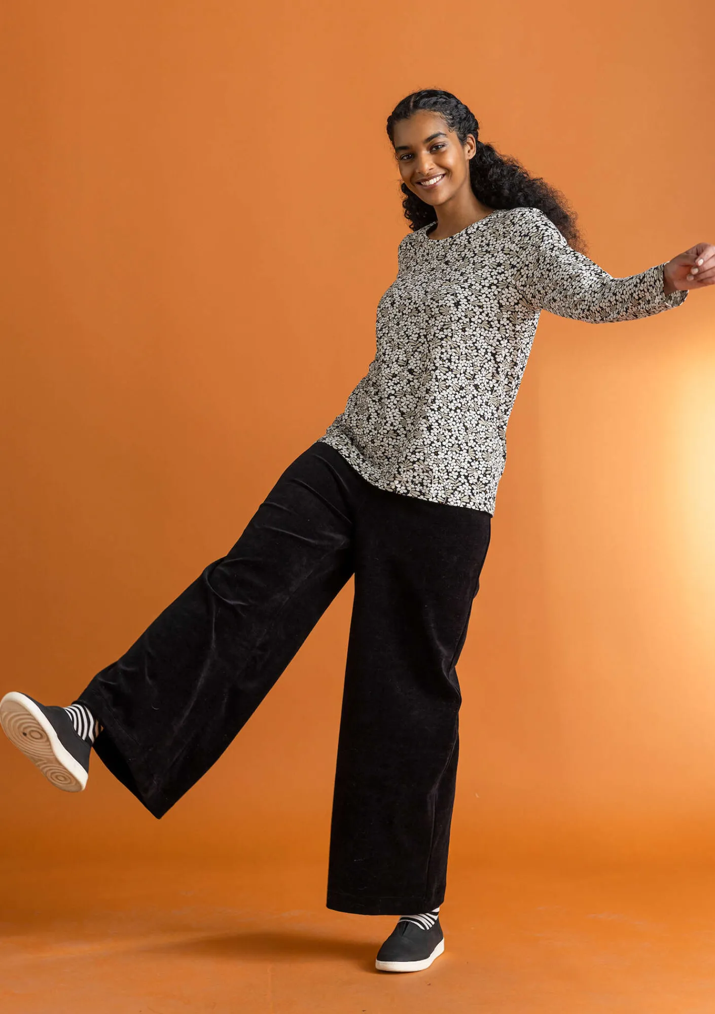 Gudrun Sjödén Pullover & Shirts>Jerseyshirt „Ylva“ aus Bio-Baumwolle/Elasthan Schwarz-gemustert