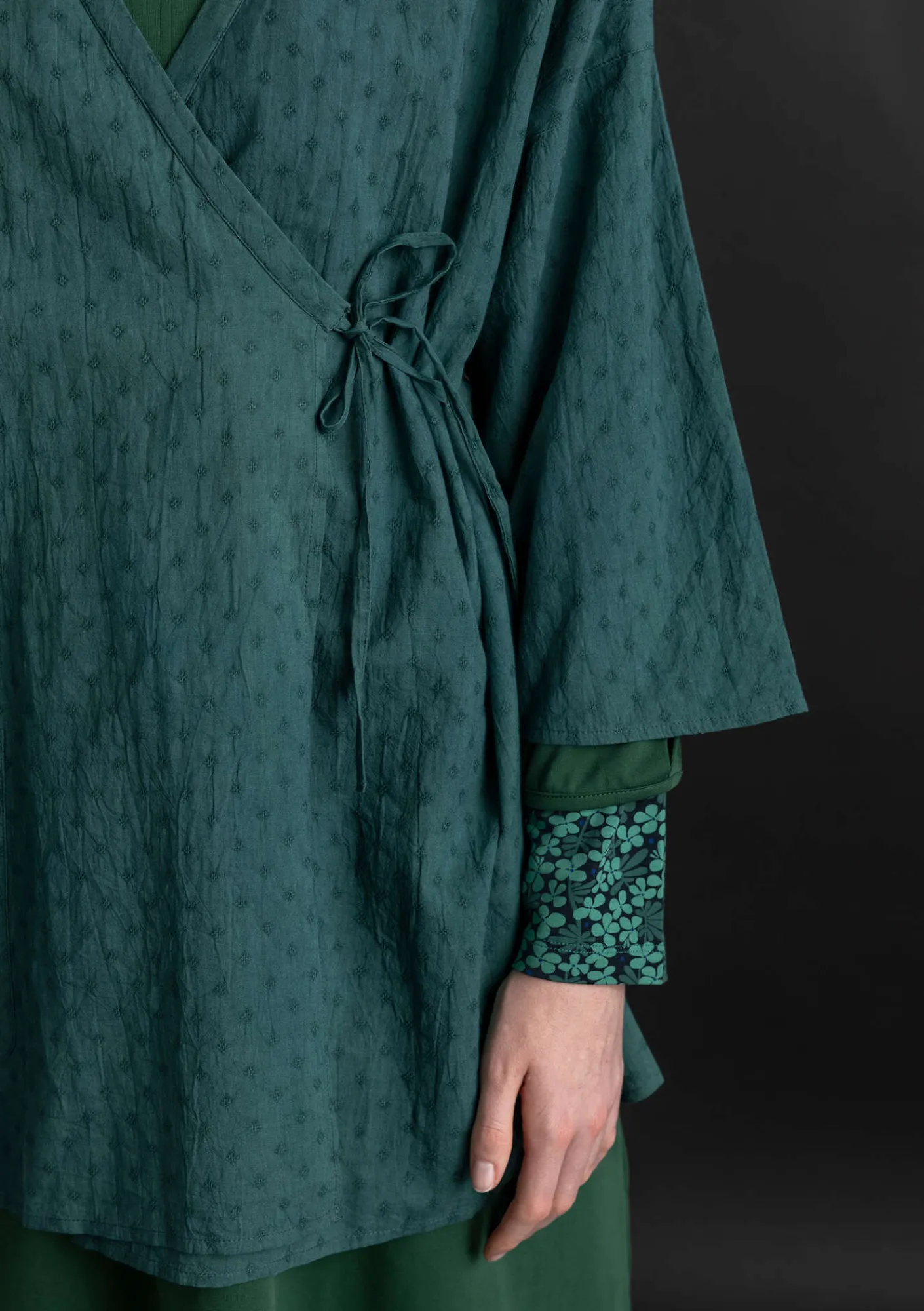 Gudrun Sjödén Blusen>Kimono aus Bio-Baumwolldobby Opalgrün