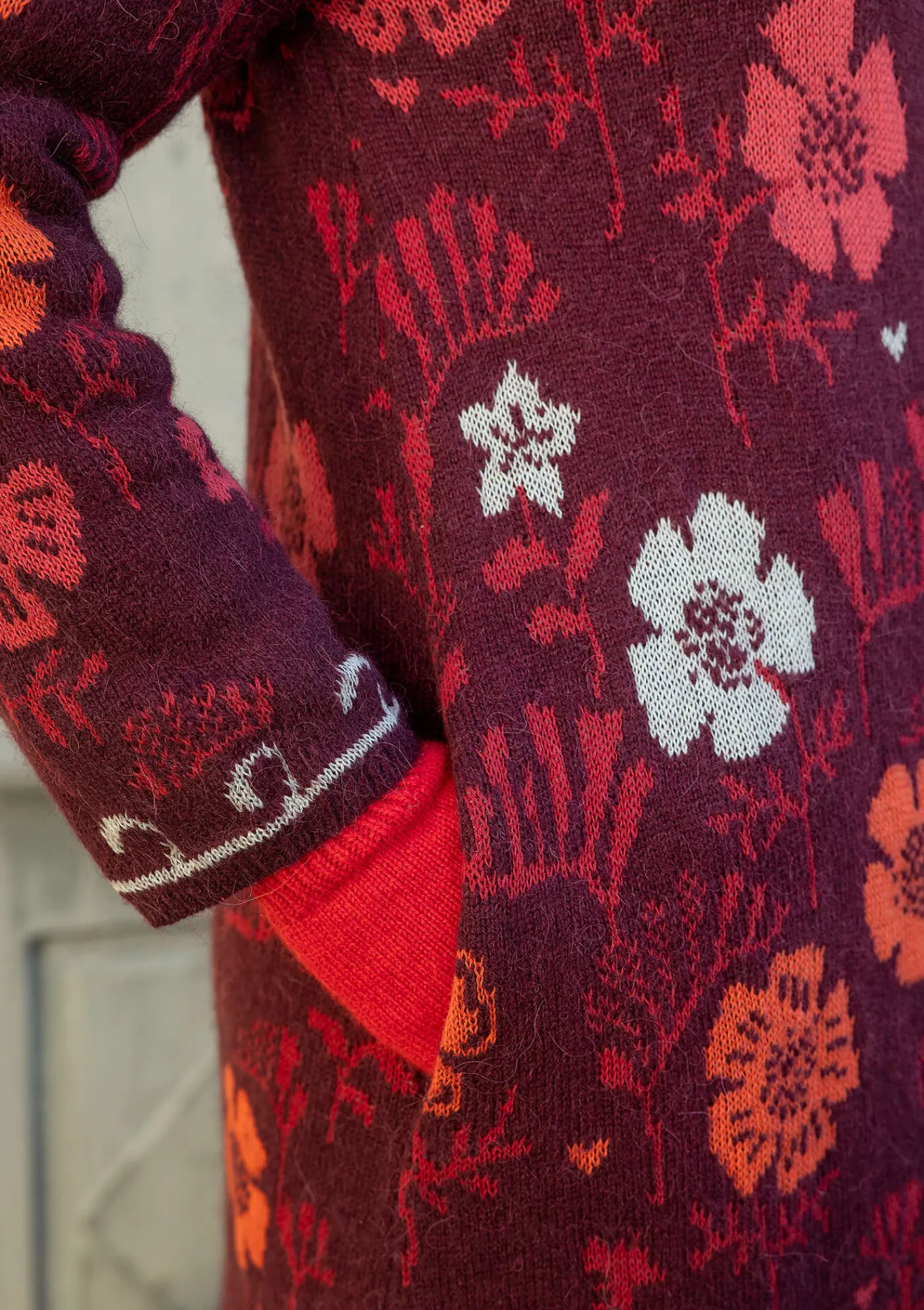 Gudrun Sjödén Strickjacken>Langstrickjacke „Gnistra“ aus Bio- und Recycling-Baumwolle/Alpakawollgemisch Aubergine