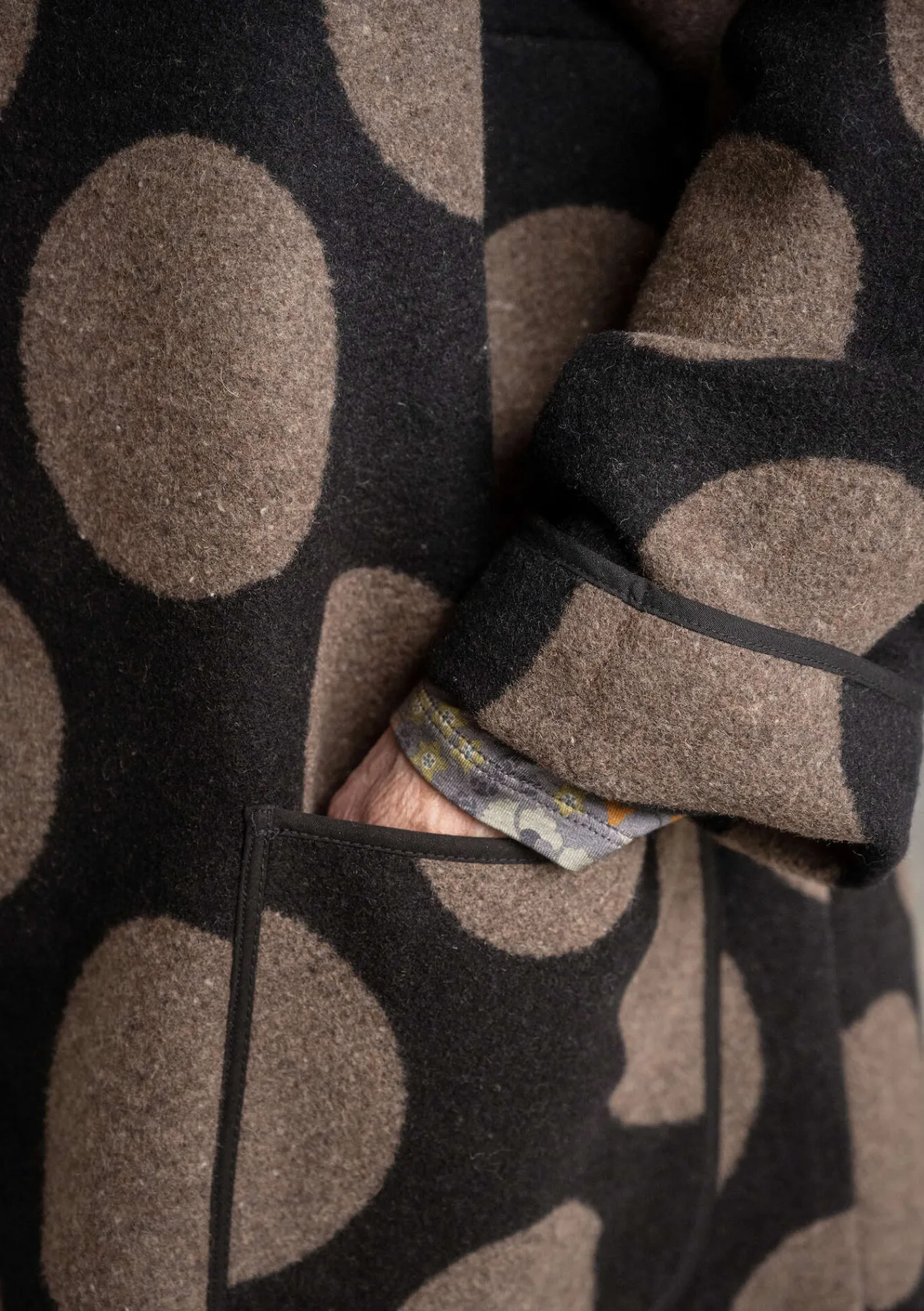 Gudrun Sjödén Jacken & Mäntel>Mantel „Stone“ aus Wollmischgewebe Schwarz