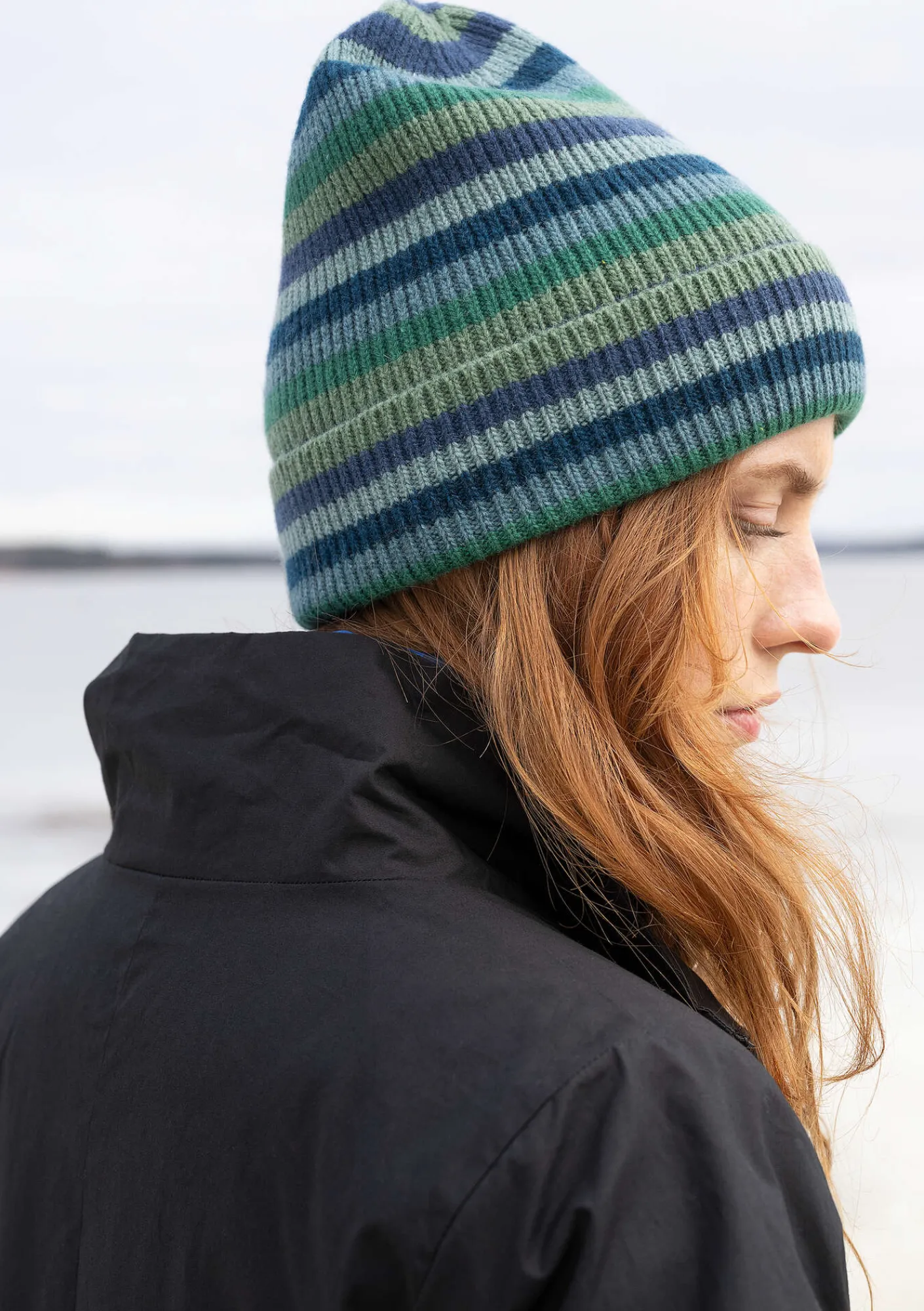 Gudrun Sjödén Accessoires>Mütze aus Recycling-Wolle/Lammwolle Hellflaschengrün-gestreift